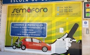 Escola de Condução Semáforo da Damaia