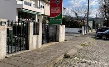 Escola de Condução Universitária