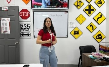 Lola Escuela de Manejo