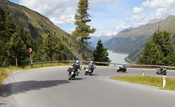 Motorrad Weiterbildungszentrum | MWZ Trainings & Touren
