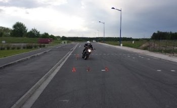 School Driving Pleins Phares